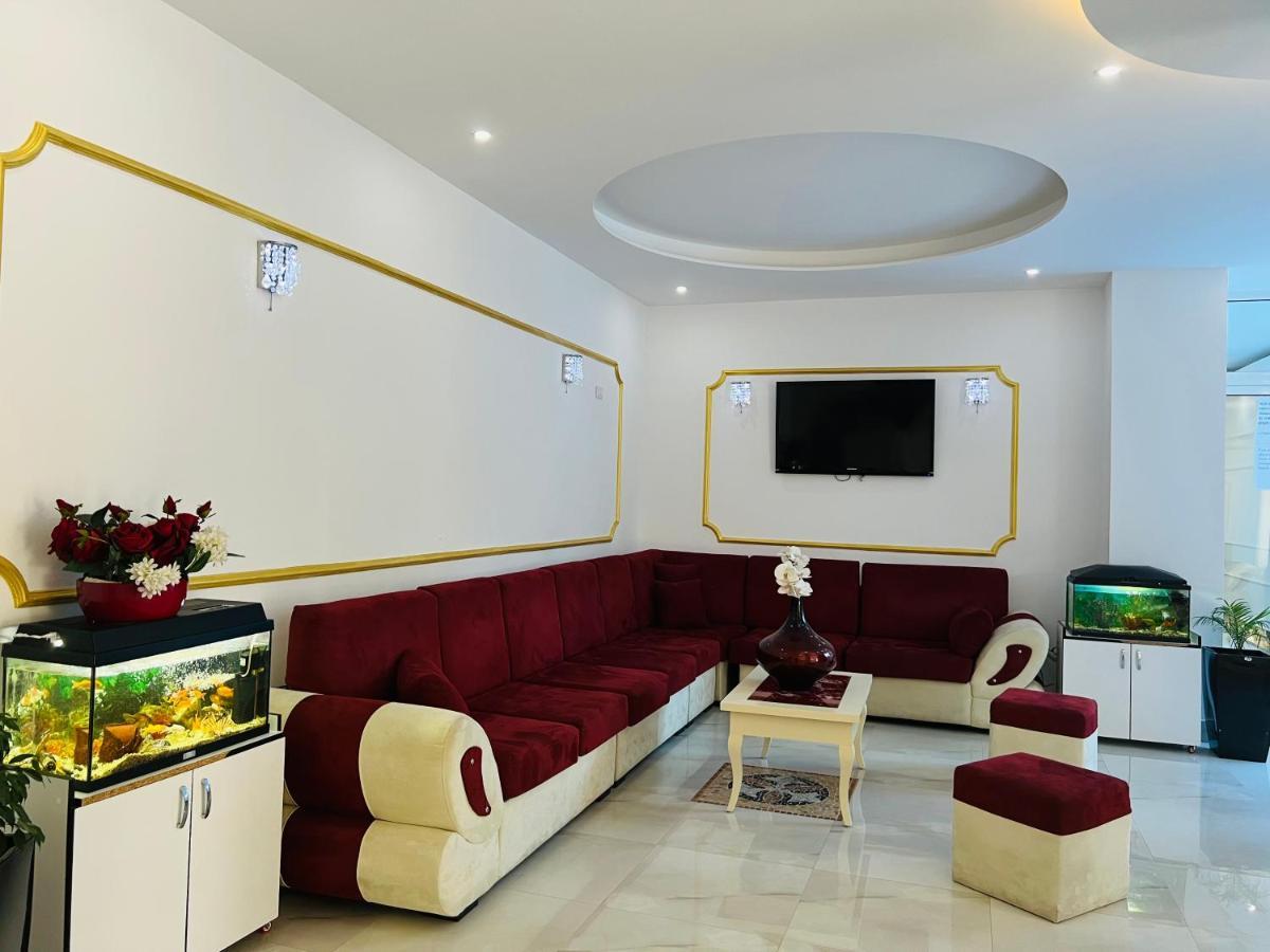 Ujvara Hotel Голем Екстериор снимка