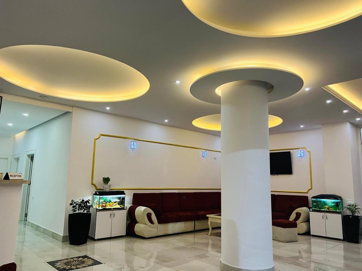 Ujvara Hotel Голем Екстериор снимка