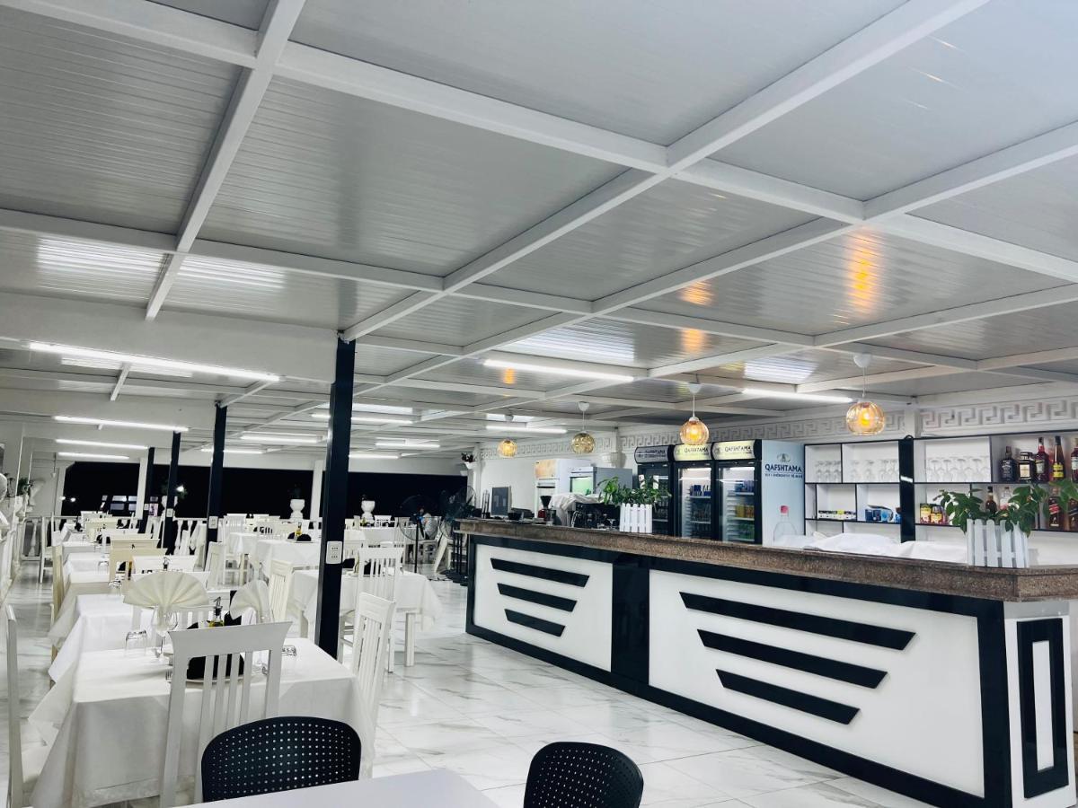 Ujvara Hotel Голем Екстериор снимка