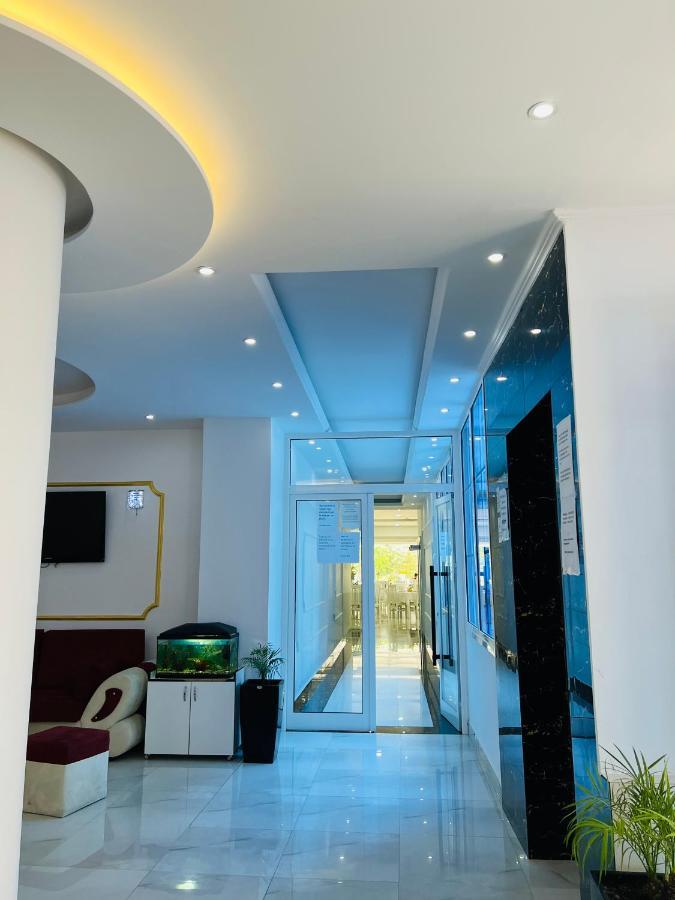 Ujvara Hotel Голем Екстериор снимка