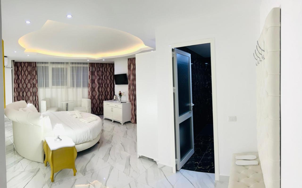 Ujvara Hotel Голем Екстериор снимка