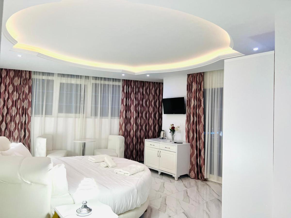 Ujvara Hotel Голем Екстериор снимка