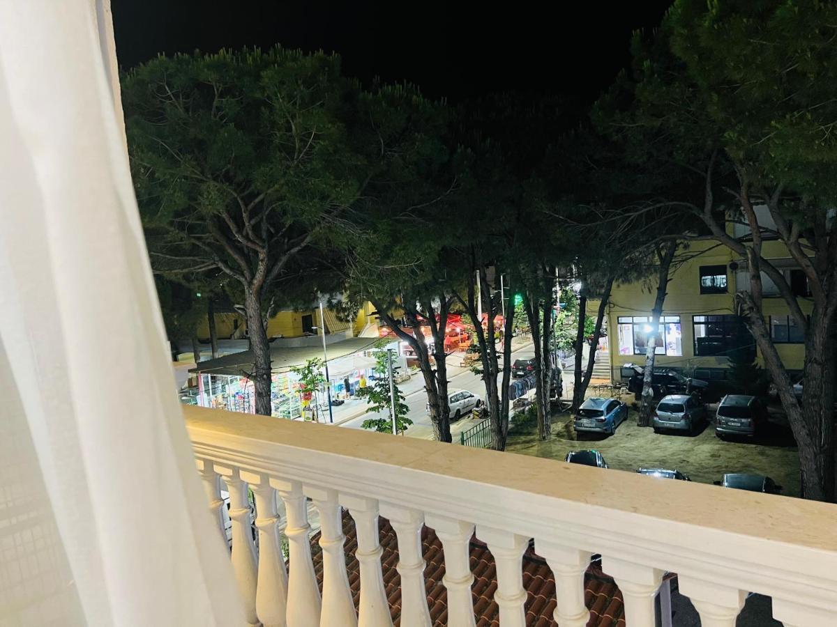 Ujvara Hotel Голем Екстериор снимка