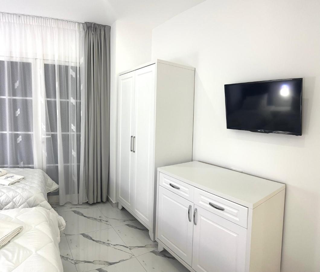 Ujvara Hotel Голем Екстериор снимка