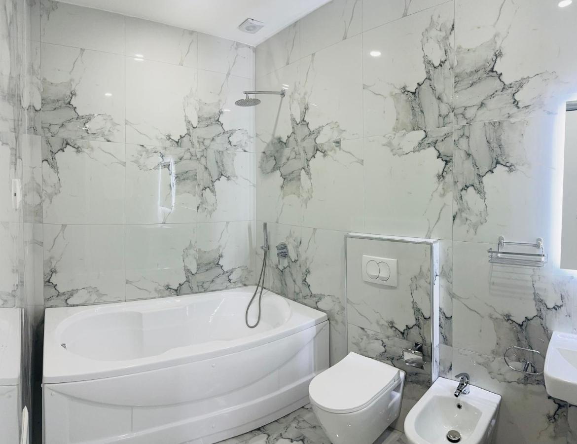 Ujvara Hotel Голем Екстериор снимка