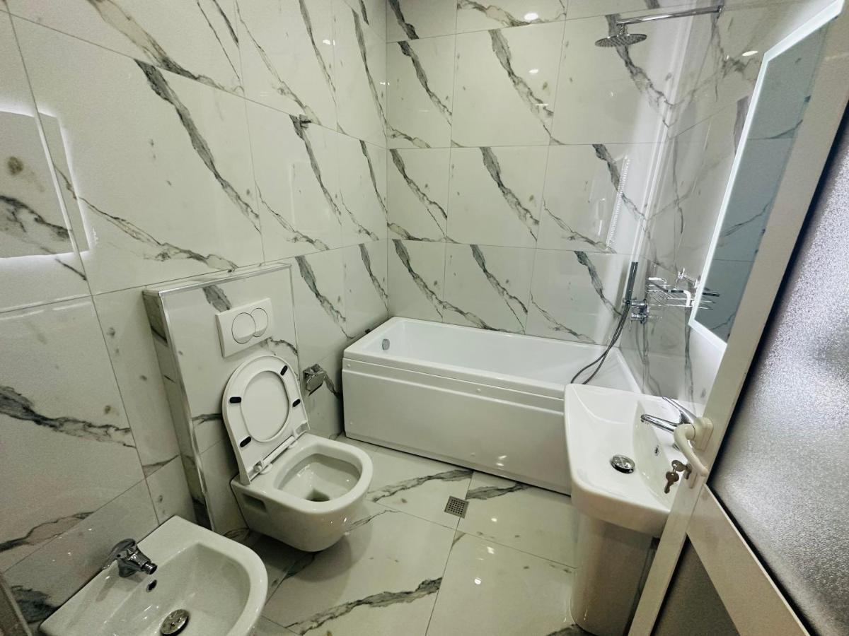 Ujvara Hotel Голем Екстериор снимка