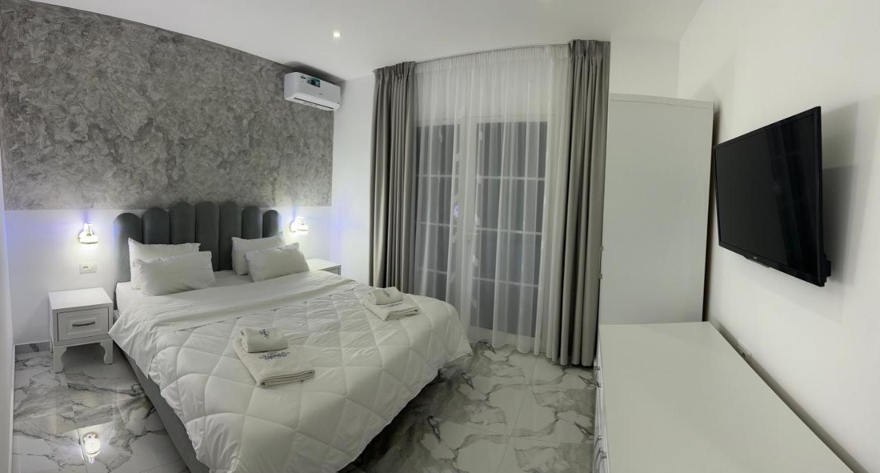 Ujvara Hotel Голем Екстериор снимка