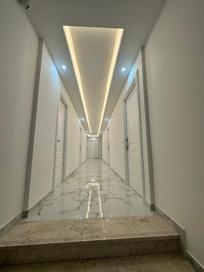 Ujvara Hotel Голем Екстериор снимка