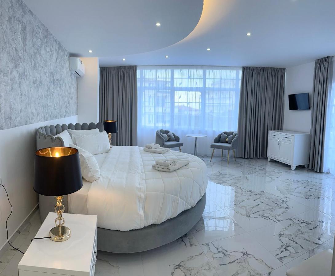 Ujvara Hotel Голем Екстериор снимка