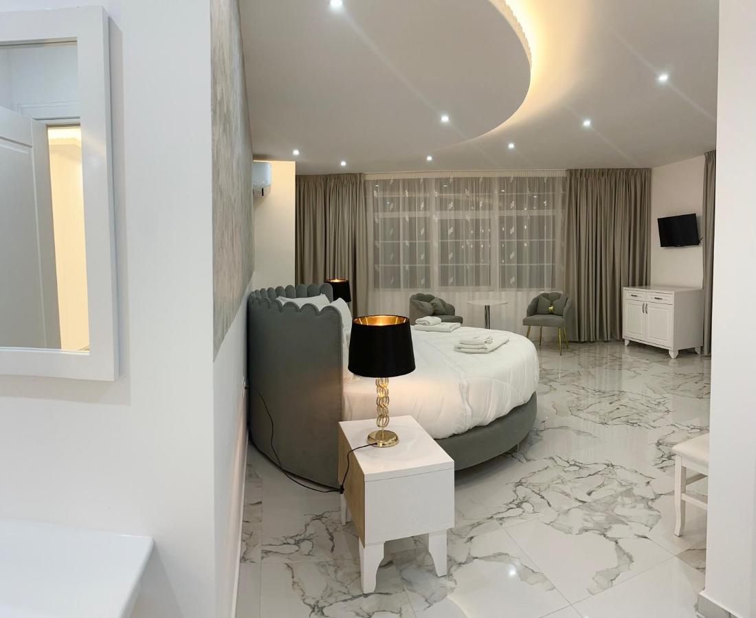 Ujvara Hotel Голем Екстериор снимка