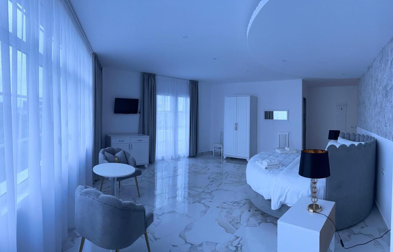 Ujvara Hotel Голем Екстериор снимка