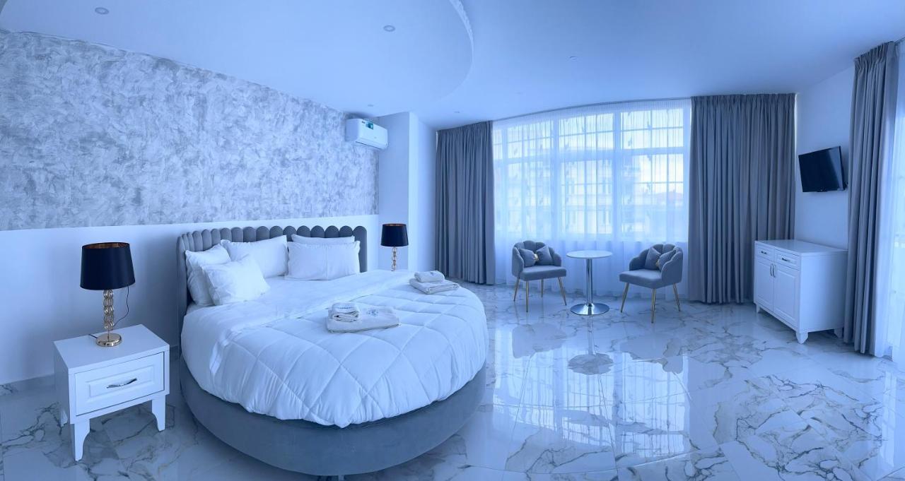 Ujvara Hotel Голем Екстериор снимка