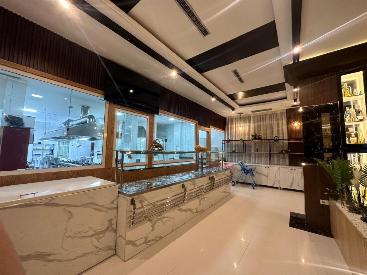 Ujvara Hotel Голем Екстериор снимка