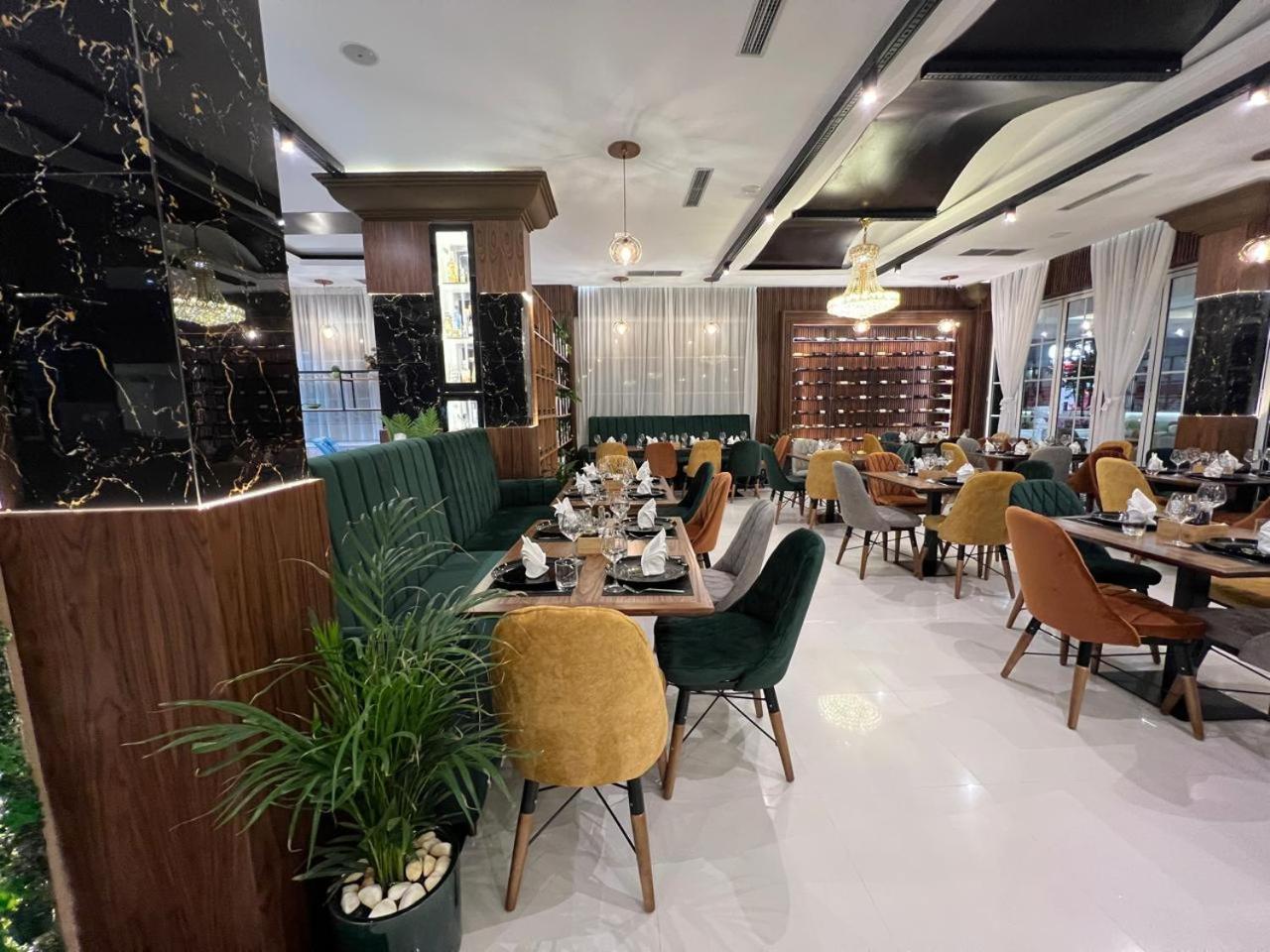 Ujvara Hotel Голем Екстериор снимка