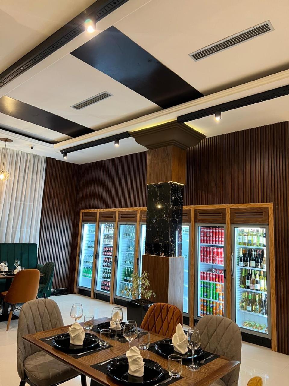 Ujvara Hotel Голем Екстериор снимка