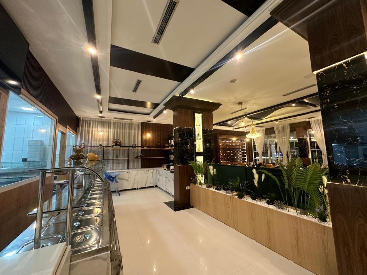 Ujvara Hotel Голем Екстериор снимка