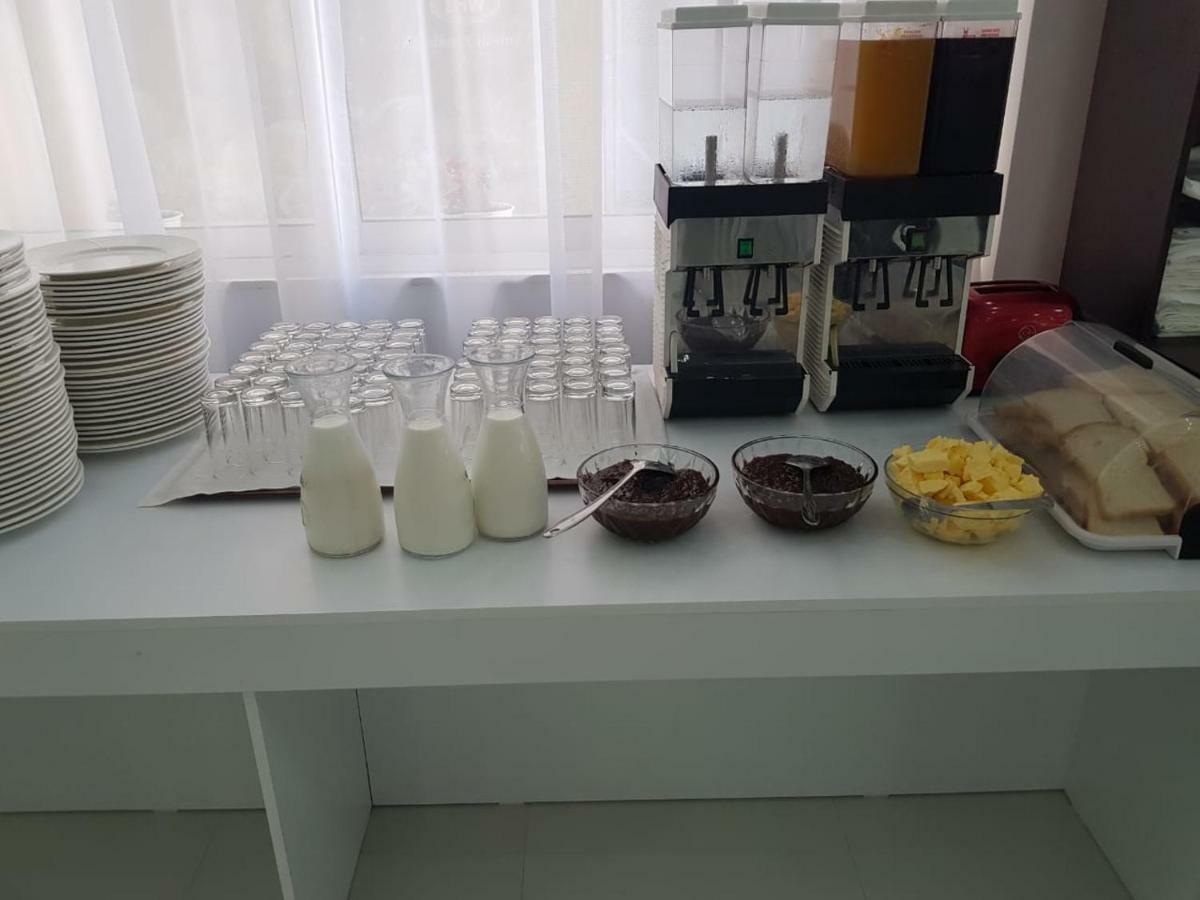 Ujvara Hotel Голем Екстериор снимка